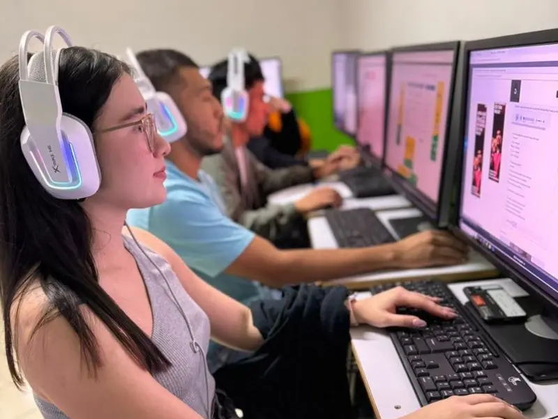 Practice Lab - laboratorio de cómputo para idiomas